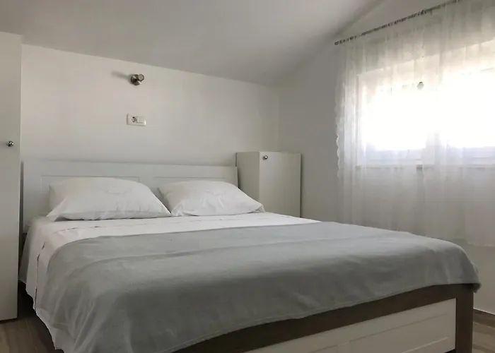 Apartments By The Sea Rastici, Ciovo - 9208 *