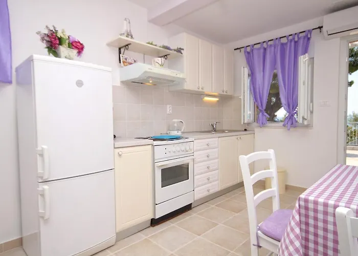 Apartments By The Sea Rastici, Ciovo - 9208 Apartman *