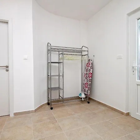 Apartments By The Sea Rastici, Ciovo - 9208
